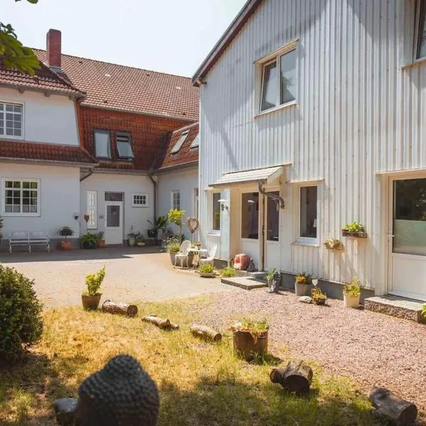 Blauquarz und Rauchquarz, hotel en Reußenköge