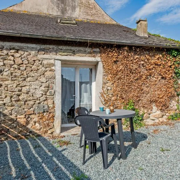 La Gitounette proche Monts d'arrée, hotel v destinaci Poullaouen