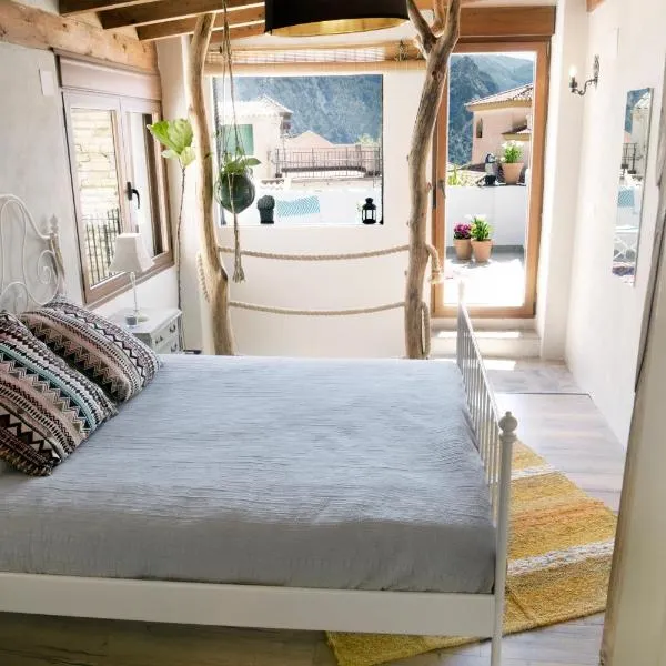 Casa Mona- Andalucian mountain village getaway, hotel v destinácii Güéjar-Sierra
