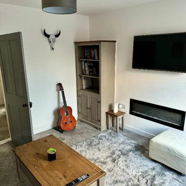 Stylish & modern 2 bedroom City Centre Norwich Home, hotel in Norwich