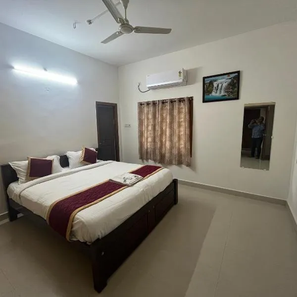 Nanda Mohan Homestay- Luxuries AC Apartment close to Alipiri Foothills-Kapila Teertham and ISKCON temple, hotel in Tirupati