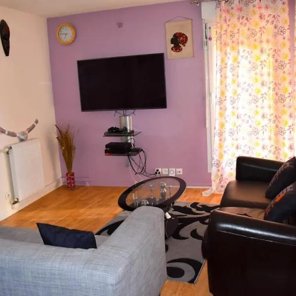 Superb flat in recent building with parking lot, hotel v destinácii Cergy