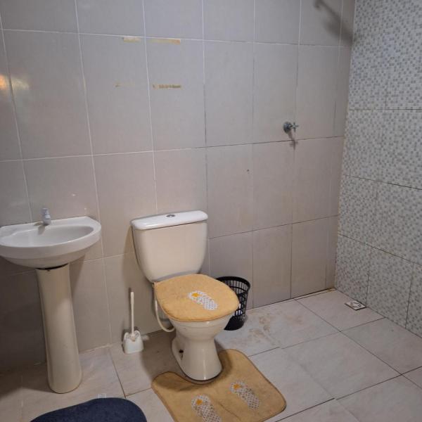 Quarto triplo com banheiro compartilhado - Foto 3
