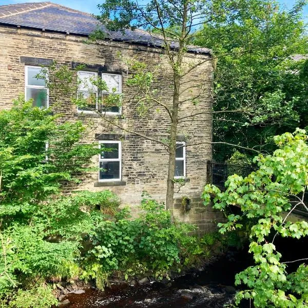 The Old Riverside School House, hotel in Hebden Bridge