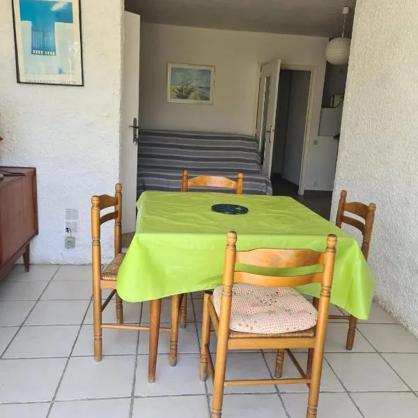 Appartement cosy à Port Leucate 44 m² avec terrasse et jardin – hotel w mieście Port Leucate