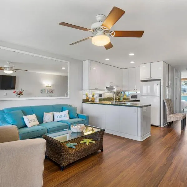 Oceanfront + Beachfront Hale Kai 1-Bed Suite, hotel di Kahana