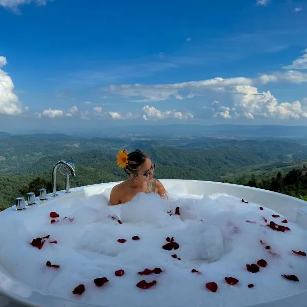 Above The Clouds - Chiang Rai, hotel v destinaci Ban Ri So