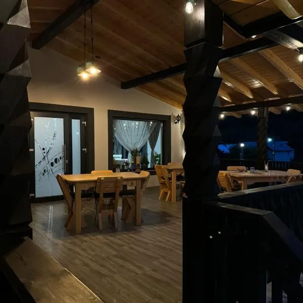 La Ilie la spălătorie, hotell sihtkohas Broşteni