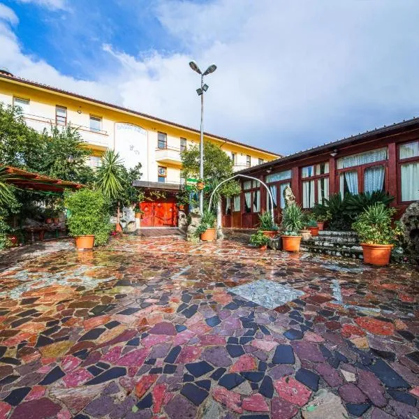 Hotel Badde Rosa, hotel Bolotanában