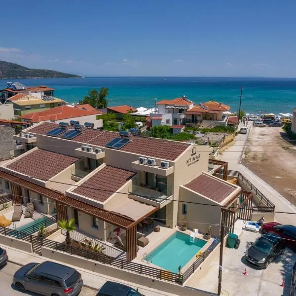 Ntinas Seaside Suites, ξενοδοχείο στη Σκάλα Ποταμιάς