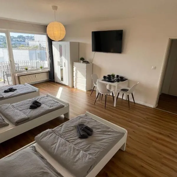 GNA01 - Große Wohnung mit 7 Betten, große Küche, 2 Balkone & Parkplatz: Lüdenscheid şehrinde bir otel