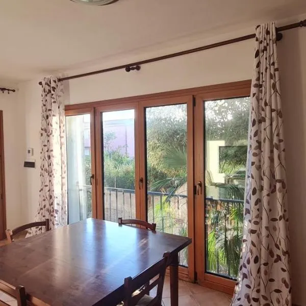 Casa vacanza 70 mq, hotel in Valledoria