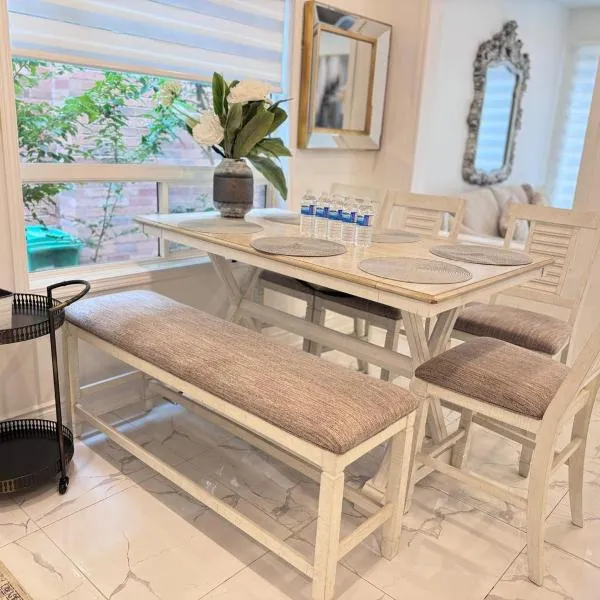 Luxury Home in Toronto (Mississauga)、ミシサガのホテル