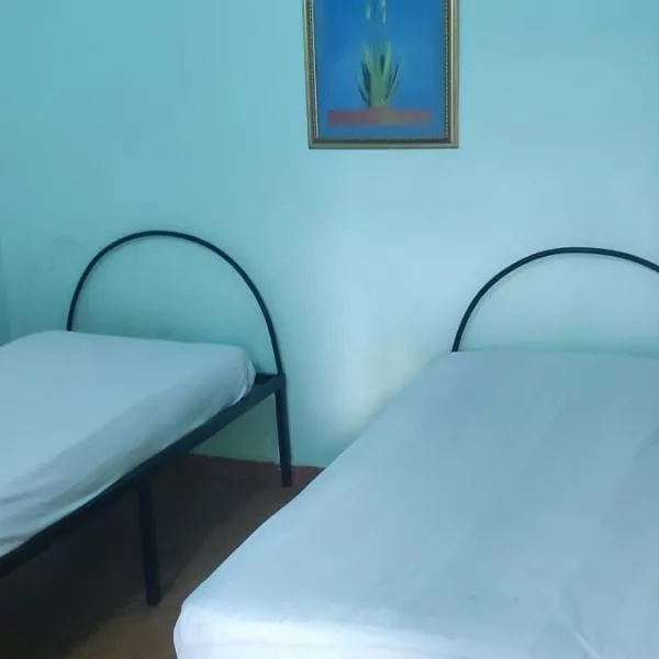 Chambre ventilée, hotel u gradu 'Ngalel'