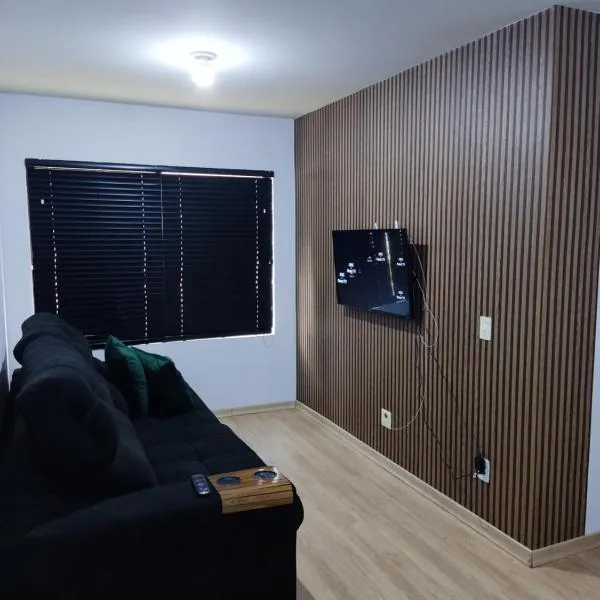 Apartamento mobiliado com ar condicionado em um quarto, hotel v destinaci Cascavel