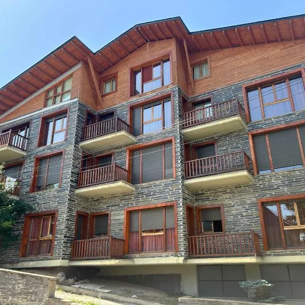Apartamentos Solineu, hotel v destinácii La Molina