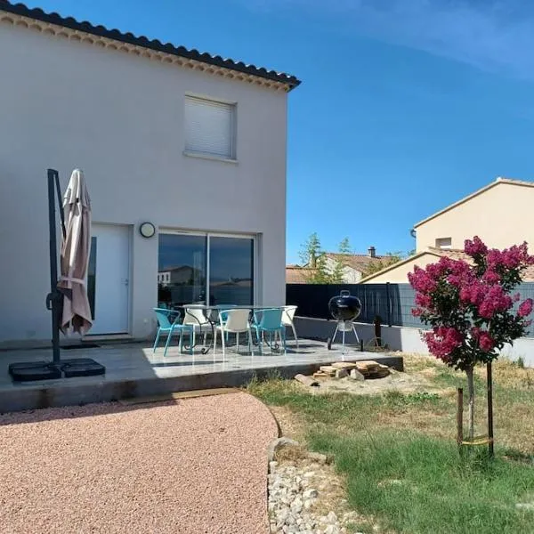 Villa proche d'Avignon, Hotel in Jonquerettes