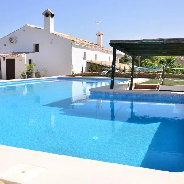 Cortijo Los Santeros, отель в городе Кастриль