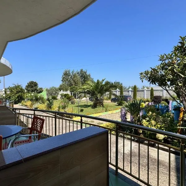 Ponari apartments, hotel v destinaci Rrotull