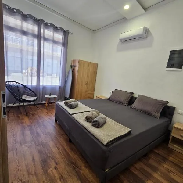 Beach Apartment B, hotel v destinaci Néa Karváli