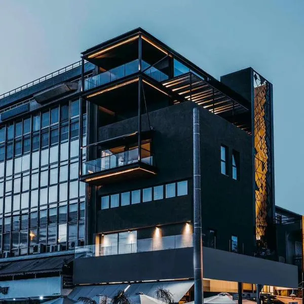 Earth Boutique Apartments next to Stavros Niarchos, хотел в Атина