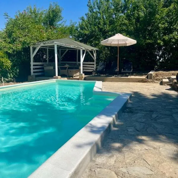 GARDEN OASIS GUEST HOUSE, hotel di Sremski Karlovci