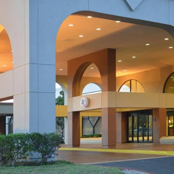DoubleTree by Hilton Newark-Fremont, hotel en Newark