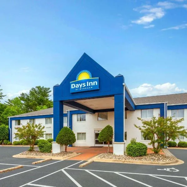 Days Inn & Suites by Wyndham Siler City, hotel di Siler City