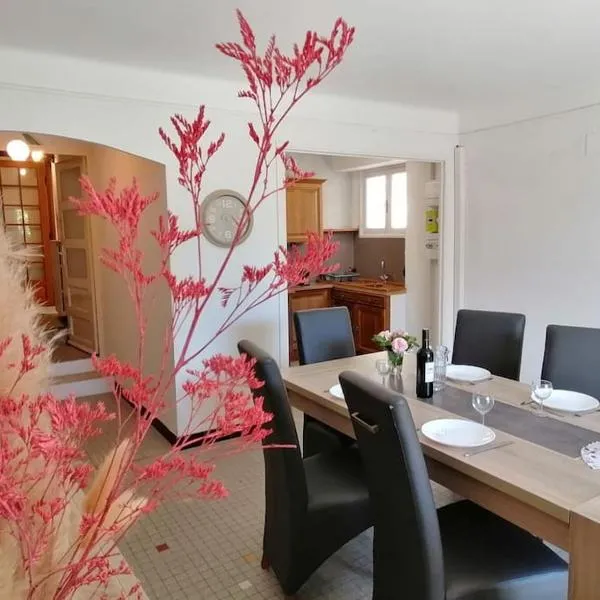 Le Murier en Ardèche, 10 personnes, avec sauna, Hotel in Saint-Marcel-dʼArdèche
