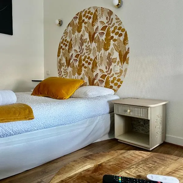 Hôtel de la Gare, hotel v destinaci Cherbourg en Cotentin