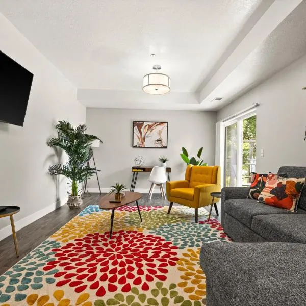 Cozy Getaway Near City Center, hotel in Salt Lake City