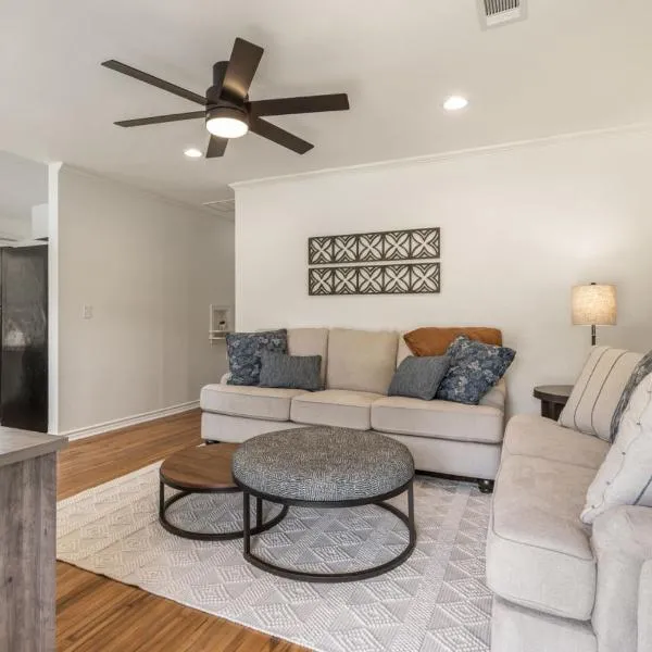 Viesnīca ModernNest 3BR · King Bed · Fire Pit · TU & Expo Talsā
