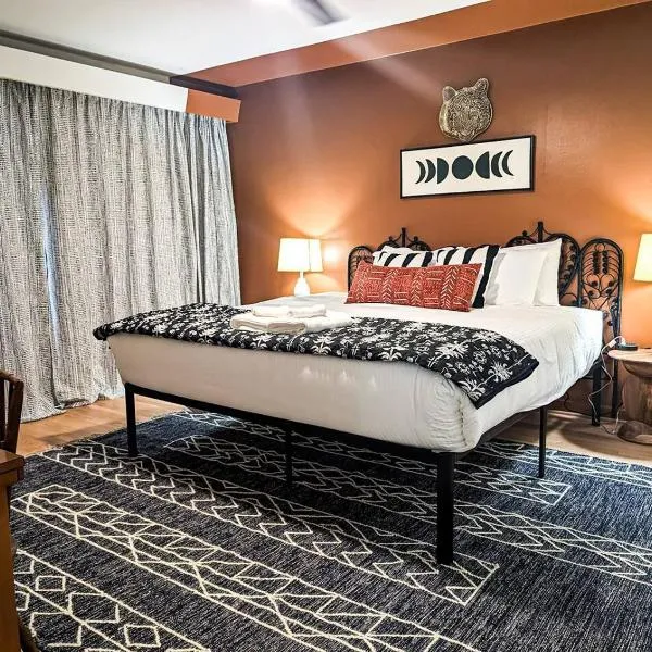 The Tiki Suite 2BR 2BA, hotel i Columbia