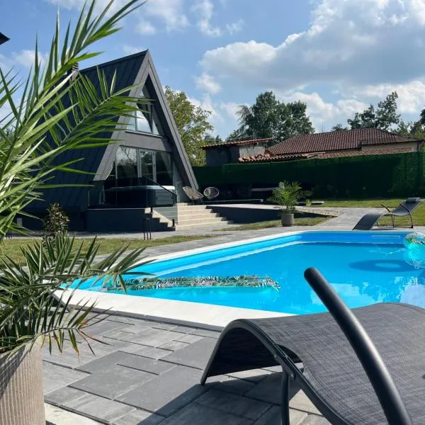 Nikis House Luxury Pool - Spa Villa: Ba°evac şehrinde bir otel