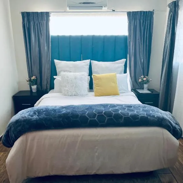Golden Glory Manor, hotel in Roodepoort