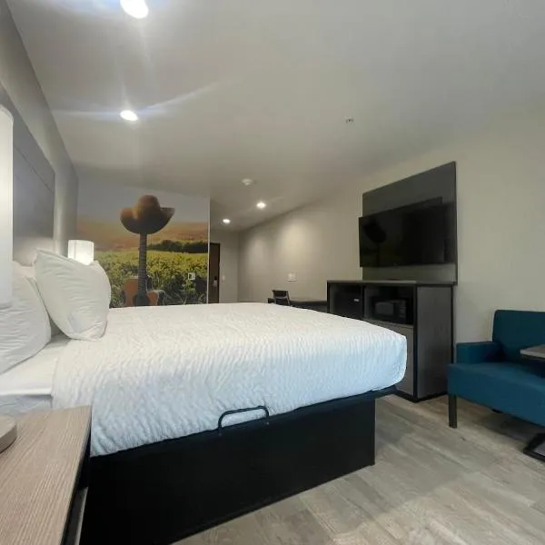 Clarion Pointe - Fort Worth Arlington West, khách sạn ở Fort Worth