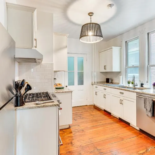 Charming Victorian Retreat with Hudson River Views, khách sạn ở Newburgh