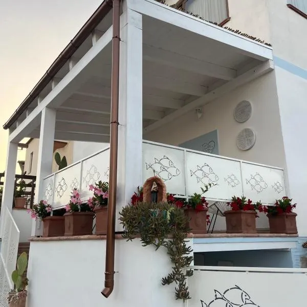 Rooms Apartaments Santa Teresa – hotel w mieście Capo Testa