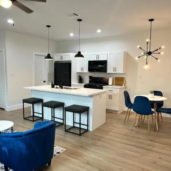 Cozy 3br Retreat With Yard, hotel v destinaci Houston
