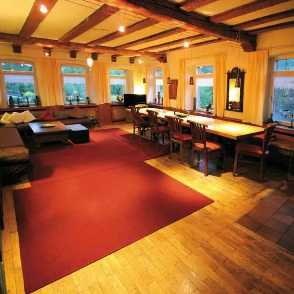 Apartment 175 qm SCHWANENNEST, in der romantischen Rödermühle an der Fränkischen Saale in Deutschlands Mitte, 8 km zur A7, Hotel in Hammelburg