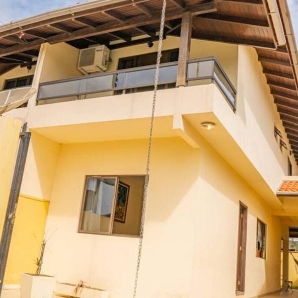 Casa 100m da praia, 10 pessoas, 3 quartos ,,