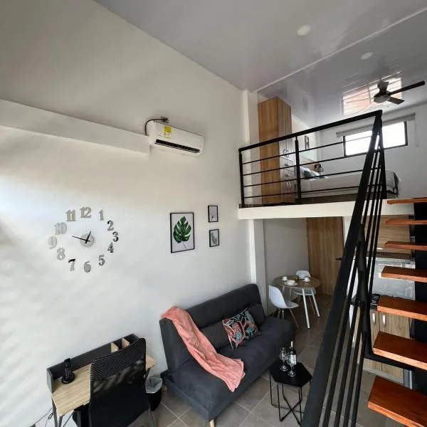 Central Suites by H&R, hotel v destinaci Villeta