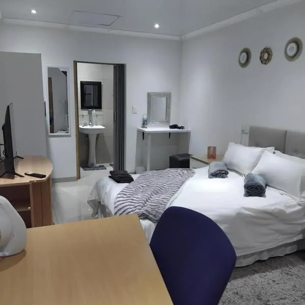 Klerksdorp Flamwood Central Apt, hotel v mestu Klerksdorp