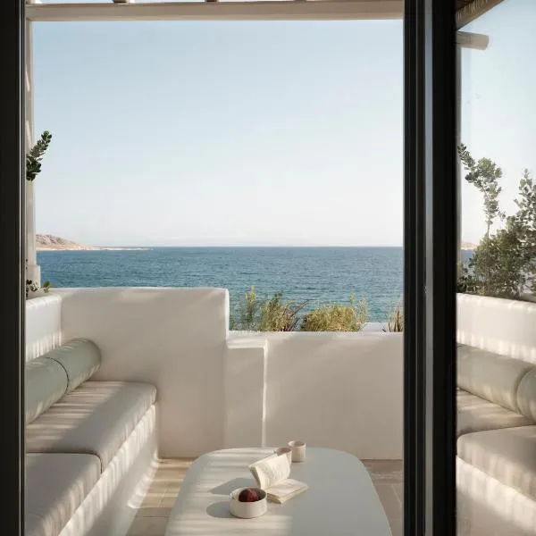 Akria Seaside Suites, hotel v destinácii Nausa