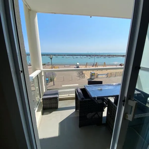 Appartement vue sur mer et le port, hotel v destinácii Jard-sur-Mer
