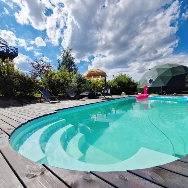 Glamping nad stawem, hotel in Krzesimów