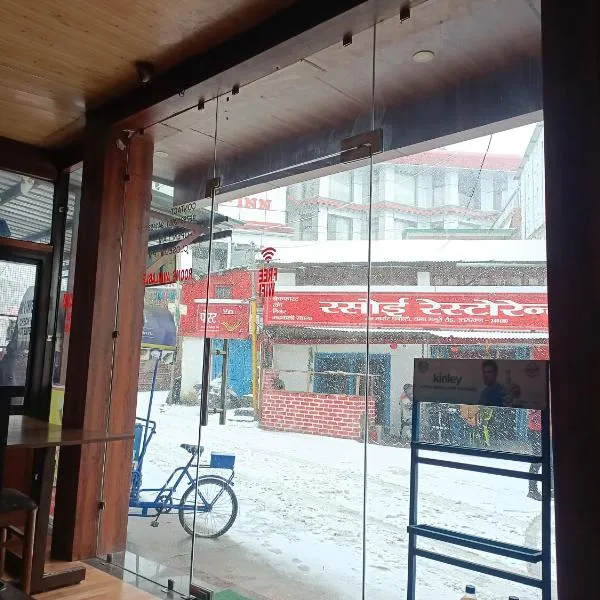 Midway Resturant and Guest house, Dhanaulti, hotel v destinaci Dhanaulti