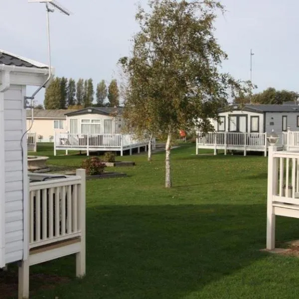 Place2bee , Caravan , Manor park , Free Wifi ,6 Berth, hotelli kohteessa Hunstanton
