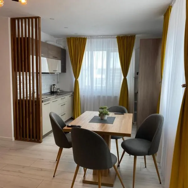 Wonderland apartment, hotel di Bistriţa