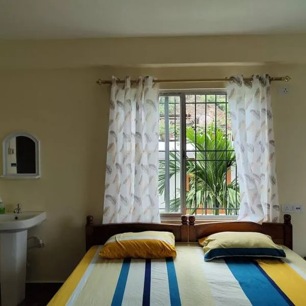 Tales of Guwahati 1BHK - ii -AC 200 extra, hotel v destinaci Guváhátí